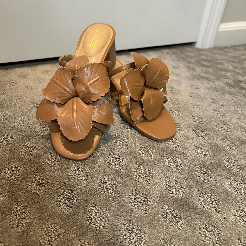 Chico's Tan Floral Leather Slide Mules NWT